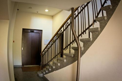 Primo Hotel with FREE parking - image 44