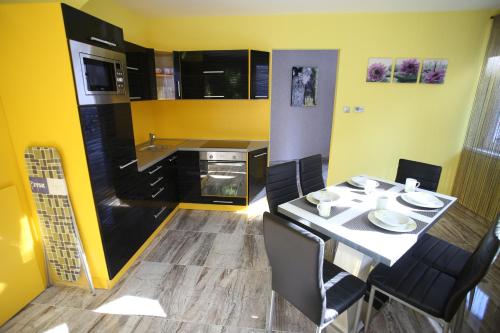 Kitchen, Centrum Lux Apartman in Kaposvar