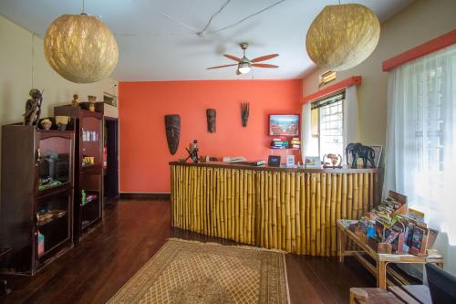 Lobby, 2 Friends Guest house in Jinja