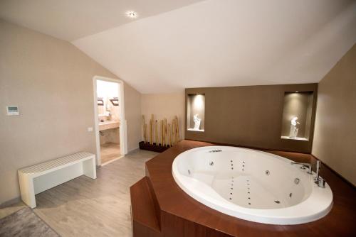 Blueberry Boutique Hotel - image 10