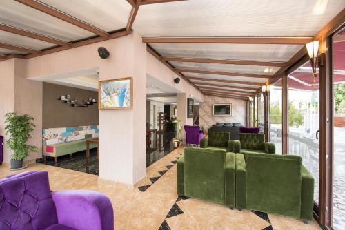 Blueberry Boutique Hotel - image 12