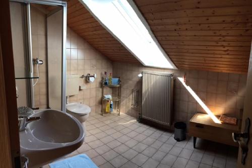 Bathroom, Ferienwohnungen Weigert Homes eG in Nittendorf (Bavaria)