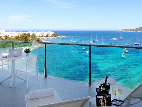 Axel Beach Ibiza - Adults Only, Enseada de San Antonio