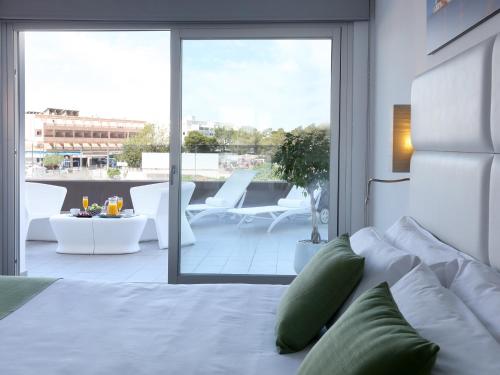 Junior Suite with Partial Sea View