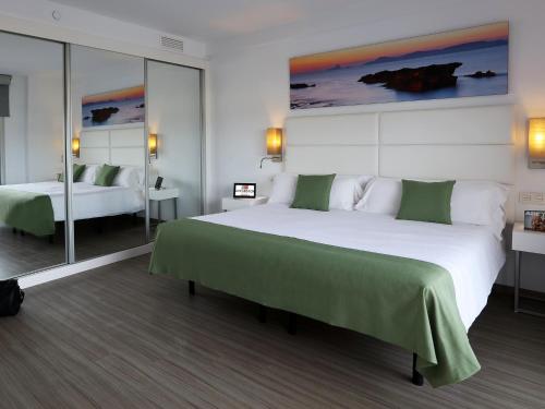 AxelBeach Ibiza Suites Apartments Spa and Beach Club - Adults Only - image 4