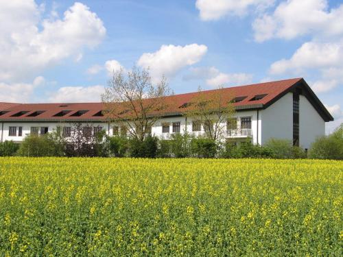 外部景觀, 斯坦巴赫/陶努斯會議和教育中心酒店 (Tagungs- und Bildungszentrum Steinbach/Taunus) in 陶努斯山區克龍貝格