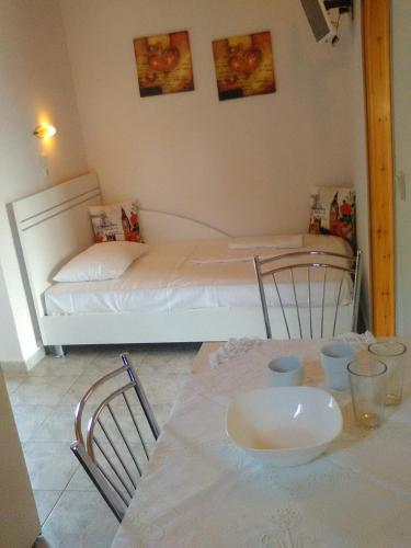 One-Bedroom Apartment (3 Adults) image 4