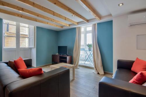 Centrally located Valletta 2-bedroom Loft - image 4