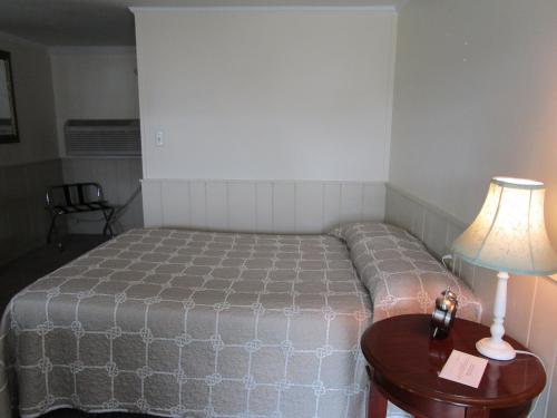 Shea's Riverside Inn & Motel - main image