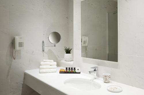Afitis Boutique Hotel - image 10