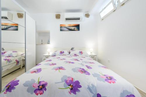 Lucky Apartment 4