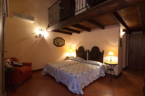 1 queen bed, 2 twin beds