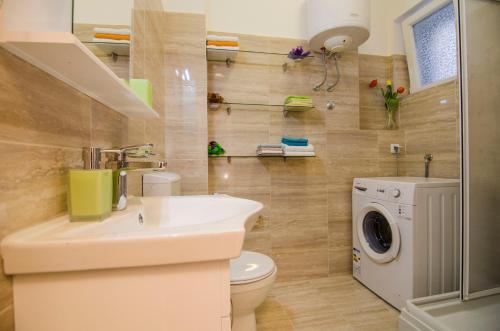 Villa Rose - image 5