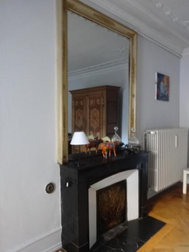 Les Serruriers - Appartement Spacieux avec Terrasse & Parking - image 12