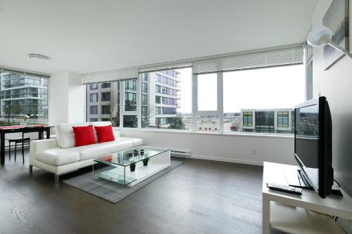 . Pristine 2BDR 2BA Condominum in Richmond Centre