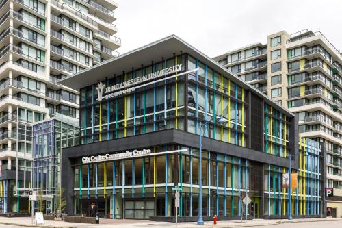 Pristine 2BDR 2BA Condominum in Richmond Centre