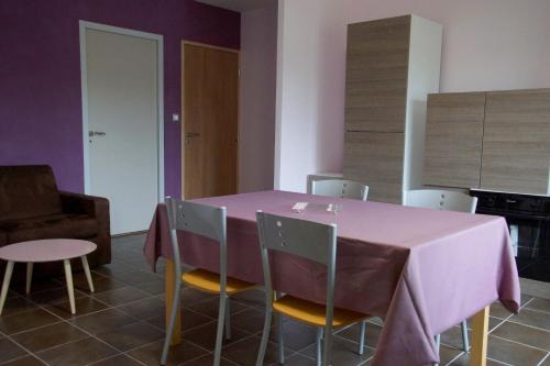 2 bedrooms, 4 beds