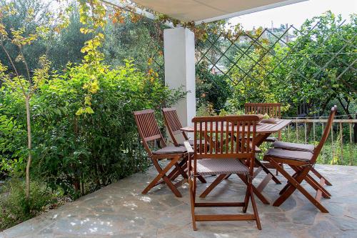 ระเบียง/ชานเรือน, Sea front Villa in แคลามาทา