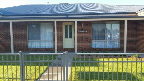 Numurkah Self Contained Apartments - The Saxton