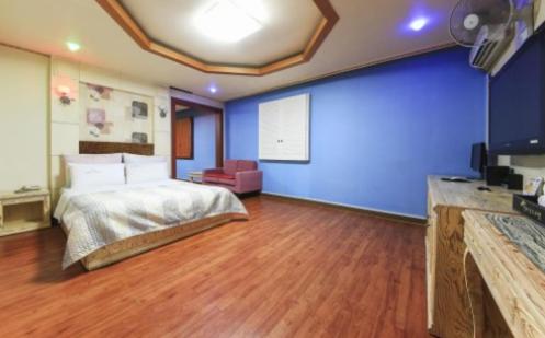 Motel Nine Hollywood Motel is perfectly located for both business and leisure guests in Daejeon. The property offers guests a range of services and amenities designed to provide comfort and convenience. Service-