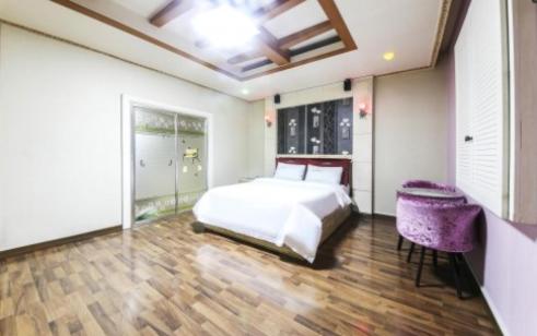 Motel Nine Hollywood Motel is perfectly located for both business and leisure guests in Daejeon. The property offers guests a range of services and amenities designed to provide comfort and convenience. Service-