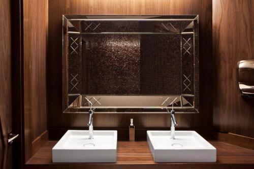 10031255 Claridge Madrid