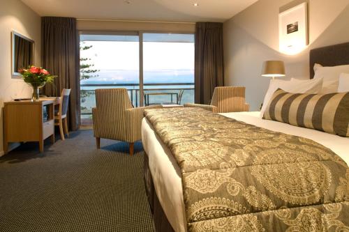 โรงแรมเดอะคราวน์ (The Crown Hotel) in นาเปีย