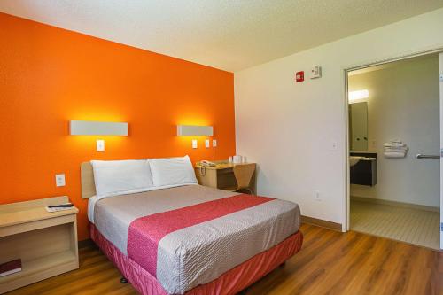 1 queen bed