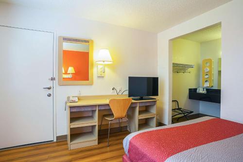 1 queen bed
