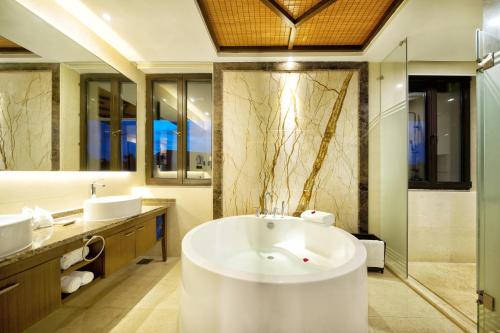 room detail thumbnail 2