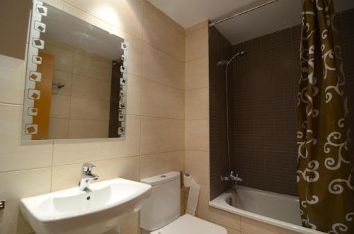 ห้องน้ำ, Apartamentos Fatima in ทอร์โรเอลลาเดอมอนทกรี