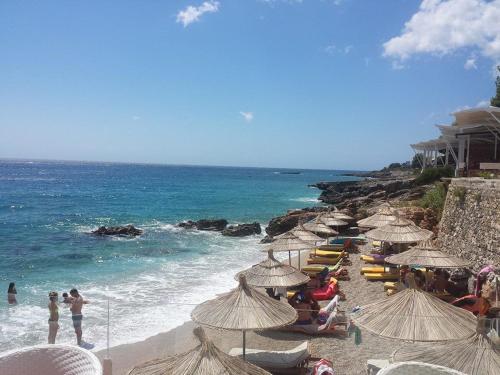 Guesthouse Riviera XH&M Dhermi - image 2