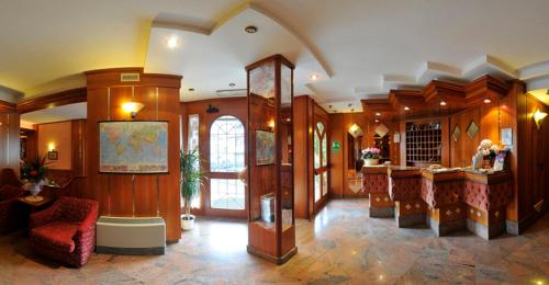 Hol, Hotel Vela in Trento