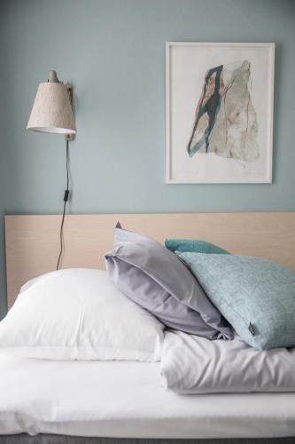 2 twin beds