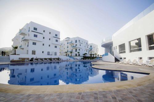 Peldbaseins, L'Escale Appart-Hotel By 7Av Hotels in Marina Smir
