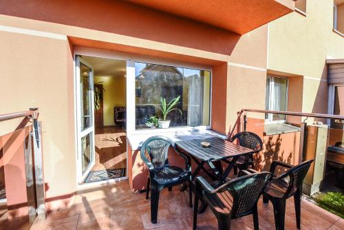 NeriesApartment No.3 with Terrace In Centrum - image 4