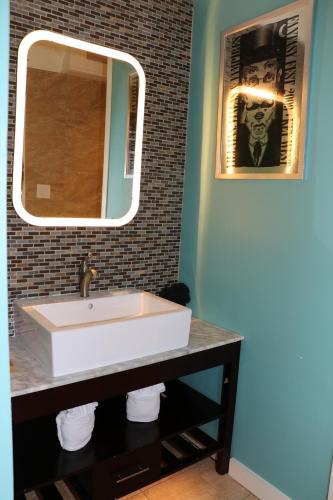 La Te Da - Adult Only, 21 or older in Key West, USA