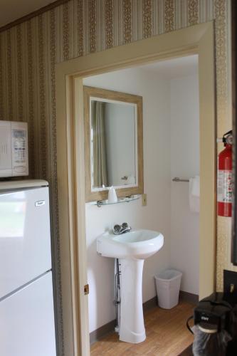 Acadia Gateway Motel - 화장실