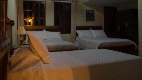 4 twin beds