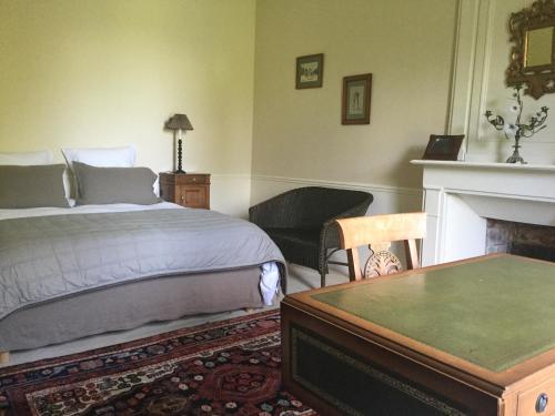 1 queen bed, 1 twin bed