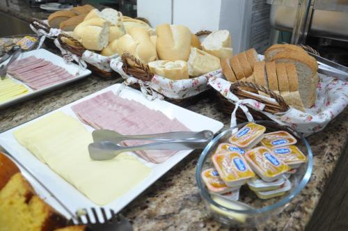 อาหารและเครื่องดื่ม, Bonjour Hotel in มาค่า