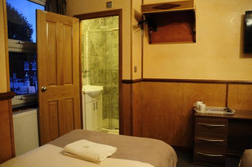 Cricklewood Lodge Hotel