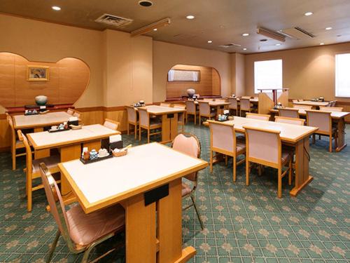 Tsubamesanjo Washington Hotel Set in a prime location of Niigata, Tsubamesanjo Washington Hotel puts everything the city has to offer just outside your doorstep. The property offers a wide range of amenities and perks to ensure yo