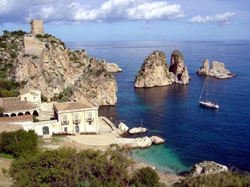 Helios Villa on the Sea - image 2