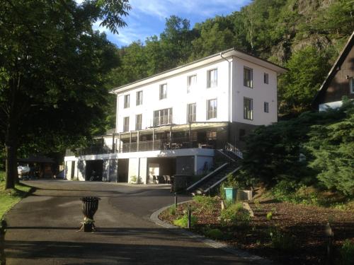 Viesnīcas āriene, Hotel Mandat in Hradištko