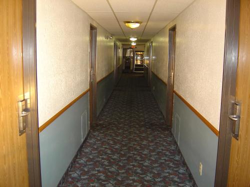 Wakota Inn and Suites