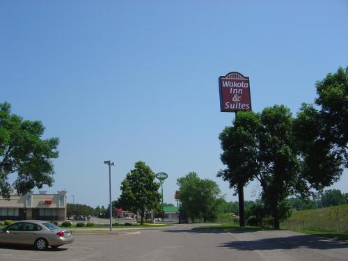 Wakota Inn and Suites