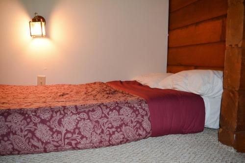 1 queen bed, 1 futon bed