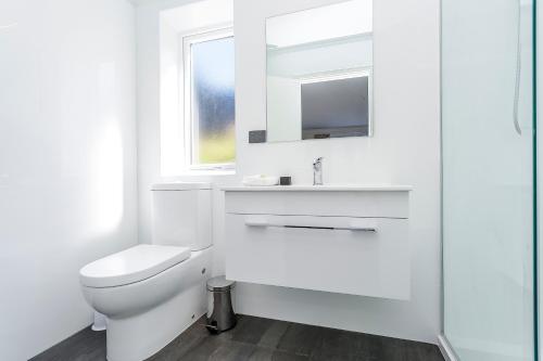 Bathroom, Studio Apartment Superking or Twin in West Dunedin