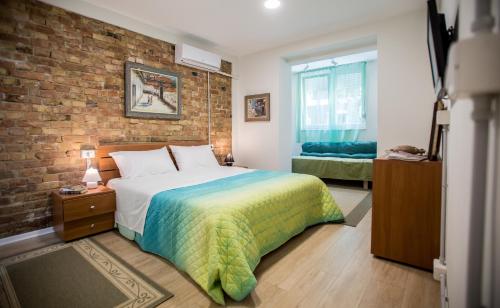 B&B Artistic Tirana, Tirana